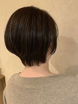 暗髪艶ショート